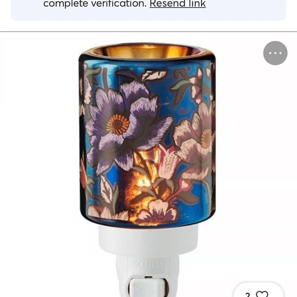 New Scentsy Blue and Gold Wax Warmer Plug In